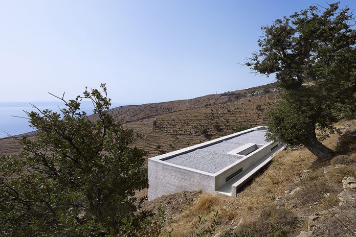 Parallel House by En Route Architects and Kokkinou Kourkoulas Architects & Associates