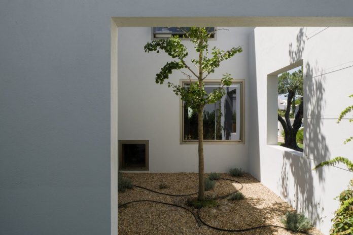 Minimalist house in Troia by architecture firm Miguel Marcelino.