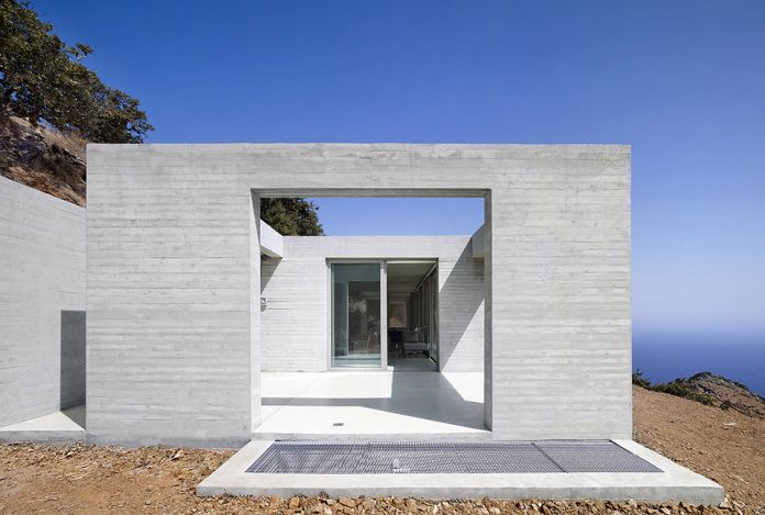 Parallel House by En Route Architects and Kokkinou Kourkoulas Architects & Associates