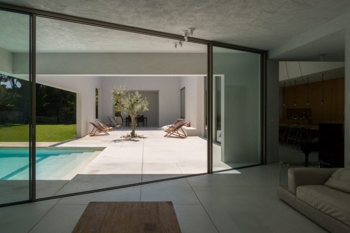 Minimalist house in Troia by architecture firm Miguel Marcelino.