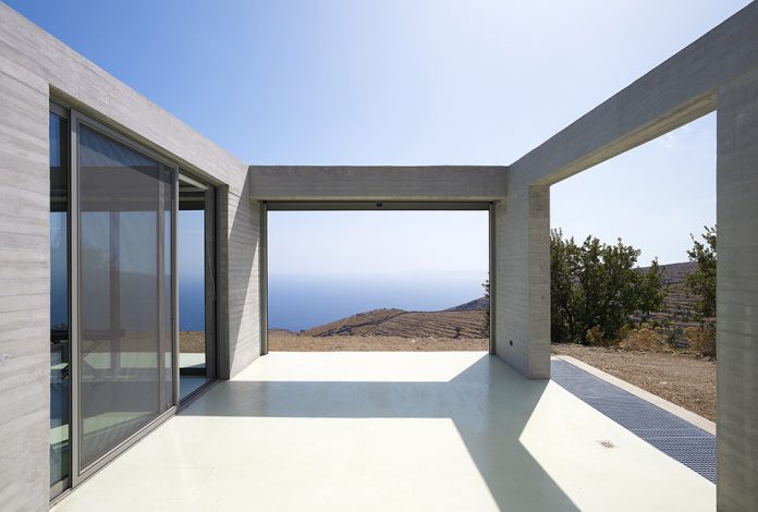 Parallel House by En Route Architects and Kokkinou Kourkoulas Architects & Associates