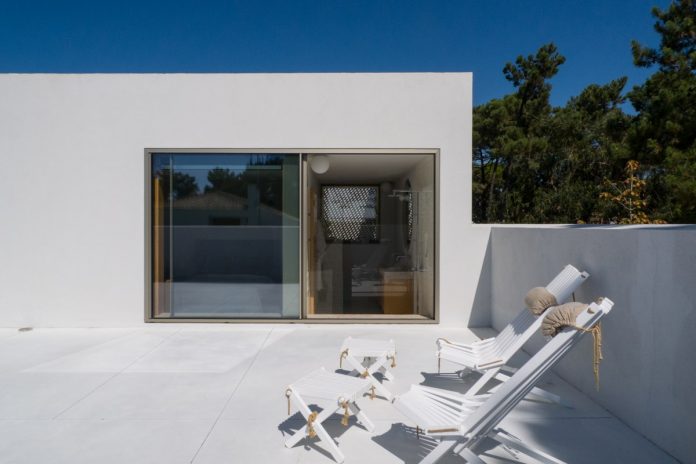 Minimalist house in Troia by architecture firm Miguel Marcelino.