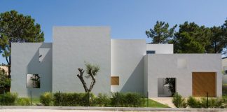 Minimalist house in Troia by architecture firm Miguel Marcelino.