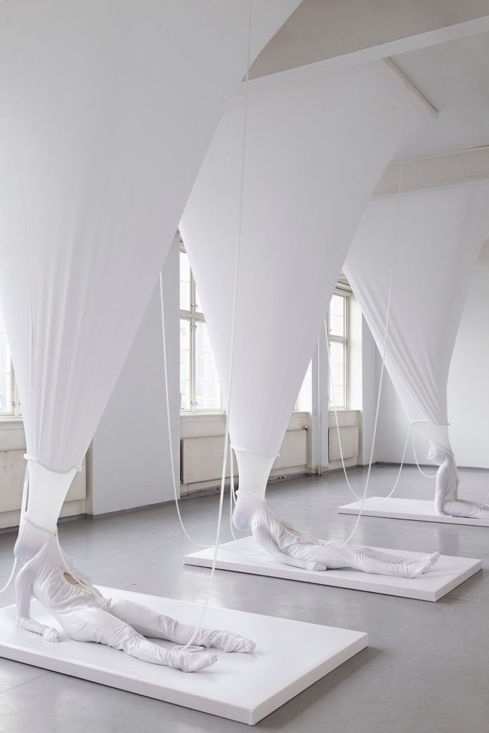 Elastic Bonding by artist Malin Bülow.