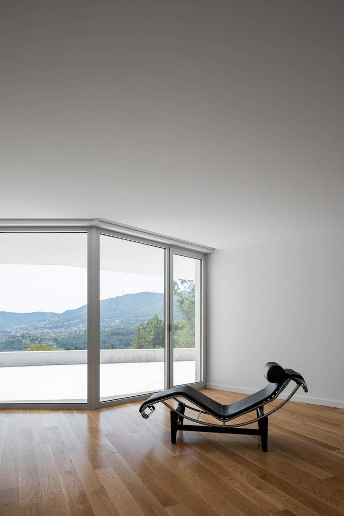 House in Lamego by architect António Ildefonso.