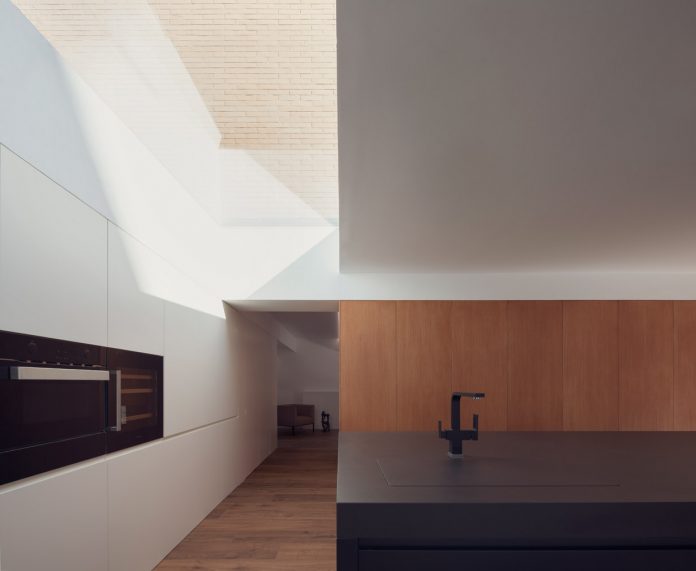 House in San Vicente de Paul by Balzar Architects