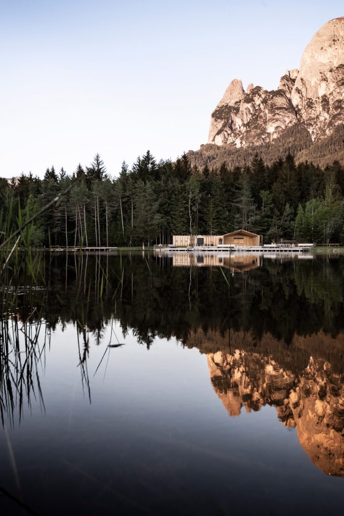 Lake House Völs, a discreet and small lake-hut in the heart of the magnificent mountain landscape of the Sciliar in the South Tyrolean Dolomites in Italy.