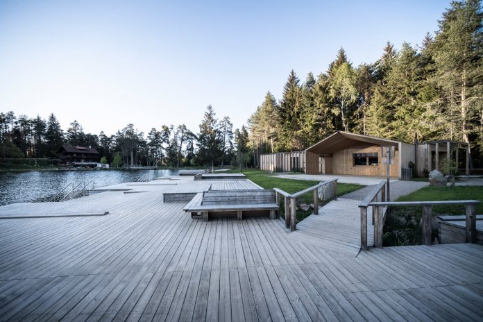 Lake House Völs, a discreet and small lake-hut in the heart of the magnificent mountain landscape of the Sciliar in the South Tyrolean Dolomites in Italy.