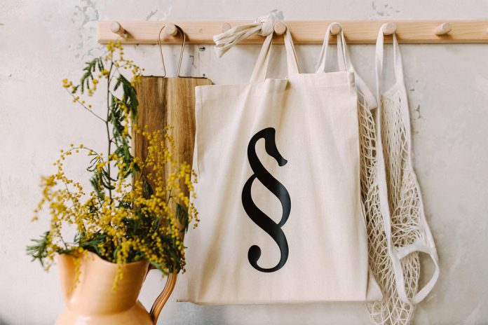 Bookstore branding by graphic designer Anastasia Kurilenko.