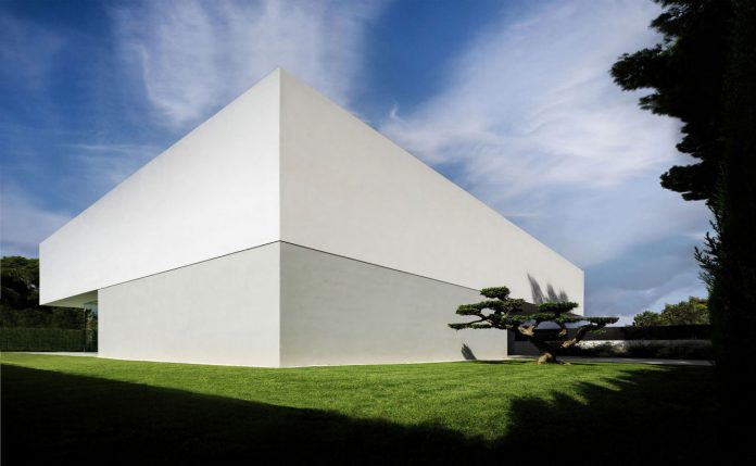 House of Silence by Fran Silvestre Arquitectos.