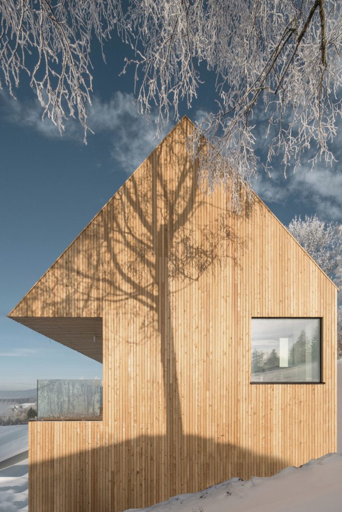 House in Krkonoše by Fránek Architects