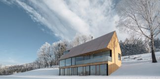 House in Krkonoše by Fránek Architects