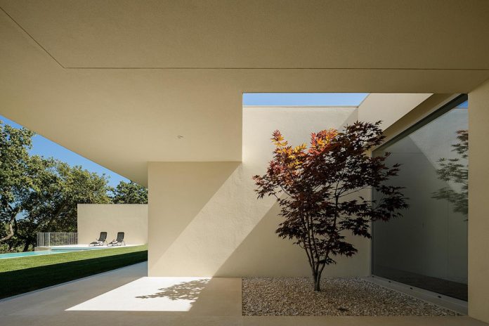 House in Santarém by dp Arquitectos