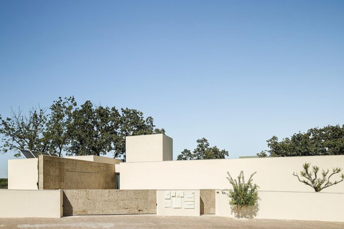 House in Santarém by dp Arquitectos