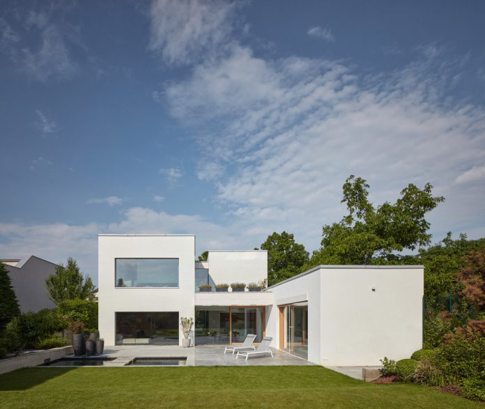 House Lhotka by SOA architekti and Richter Design