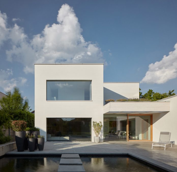 House Lhotka by SOA architekti and Richter Design