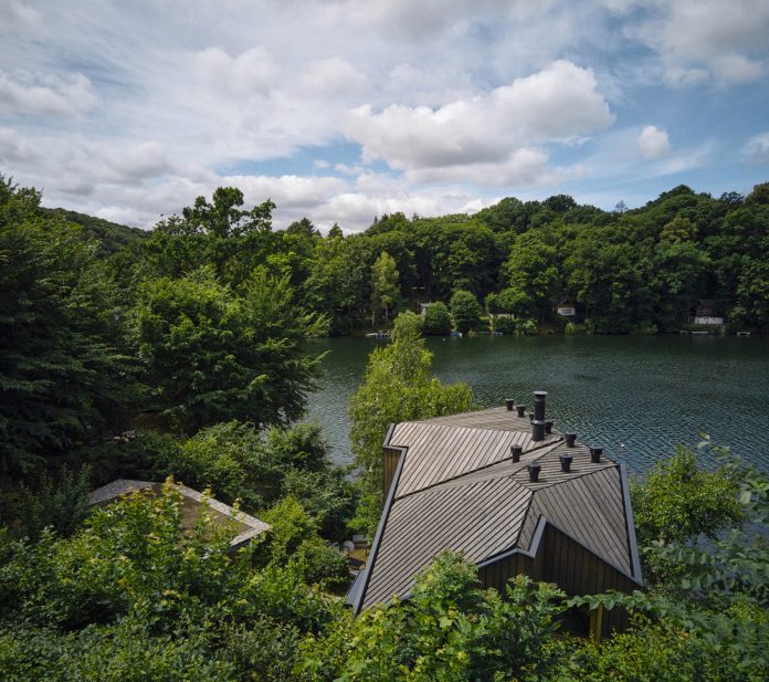 Architecture studio Prodesi/Domesi designed a cottage inspired by a ship cabin