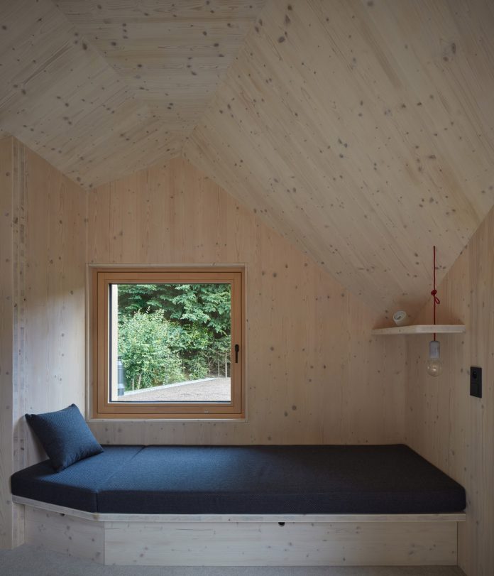 Architecture studio Prodesi/Domesi designed a cottage inspired by a ship cabin