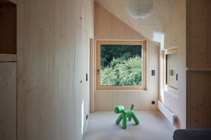 Architecture studio Prodesi/Domesi designed a cottage inspired by a ship cabin