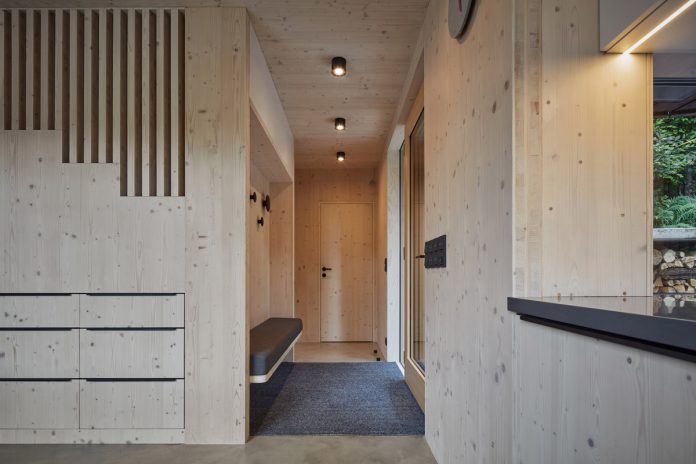Architecture studio Prodesi/Domesi designed a cottage inspired by a ship cabin