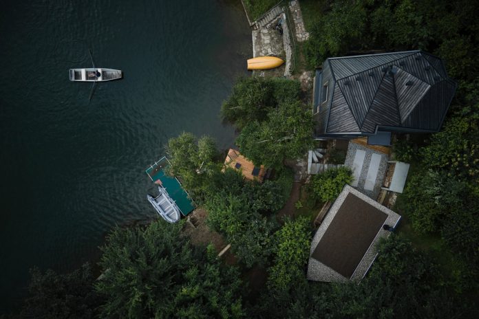 Architecture studio Prodesi/Domesi designed a cottage inspired by a ship cabin