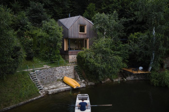 Architecture studio Prodesi/Domesi designed a cottage inspired by a ship cabin