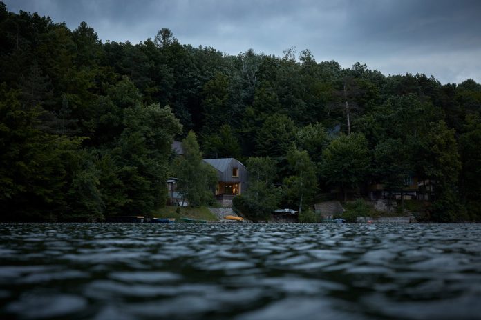 Architecture studio Prodesi/Domesi designed a cottage inspired by a ship cabin