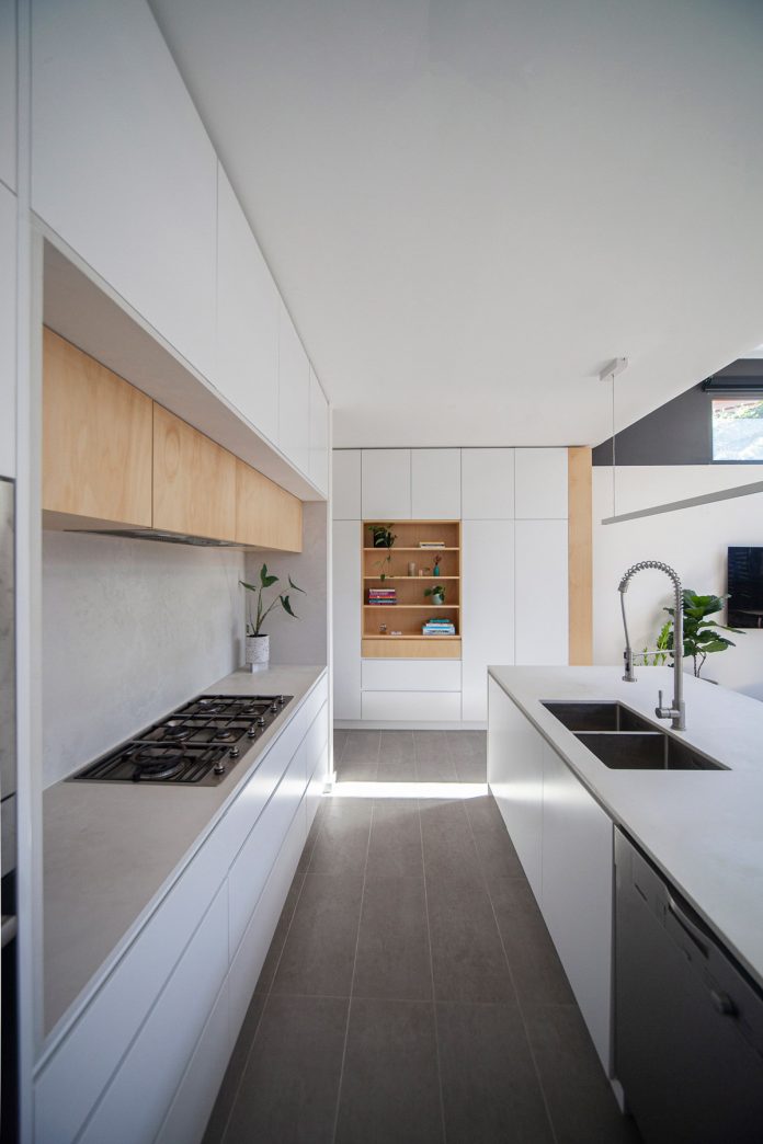 Castle Cove alterations by Chung Architects