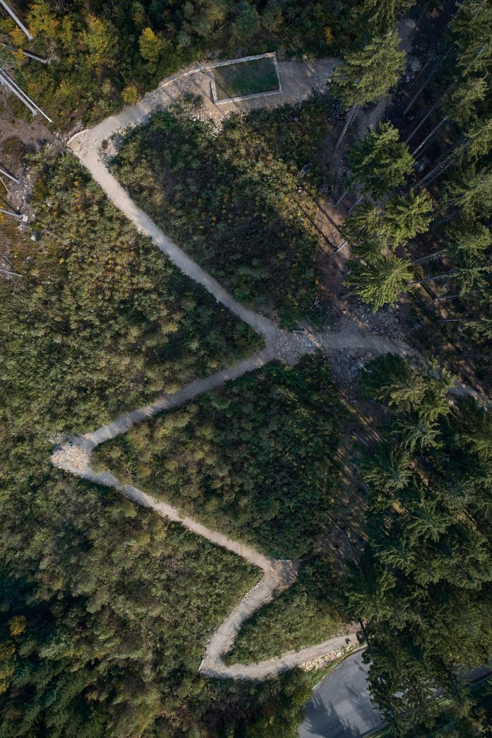 Walk Over the Quarry by Henkai Architekti