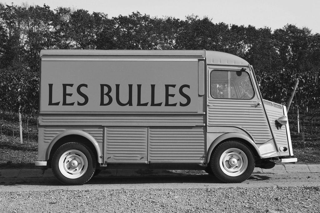 LES BULLES Corporate Identity Design by Studio Marcus Kraft.