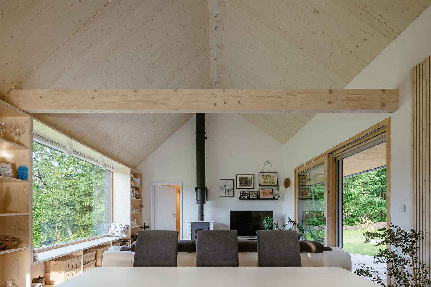 House with In-law Suite by KLAR architects
