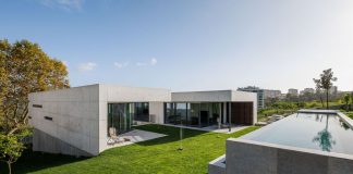 CAGE ATELIER designed a minimal concrete building that opens up timidly