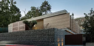 Habitação CL, a project by Portuguese studio Artequitectos, and photographed by Ivo Tavares.