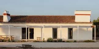 Monte do Divor, a project by architect Vasco Burnay, photographed by Ivo Tavares