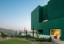 Ponto C – Cultura e Criatividade, designed by Galeria Gabinete and photographed by Ivo Tavares