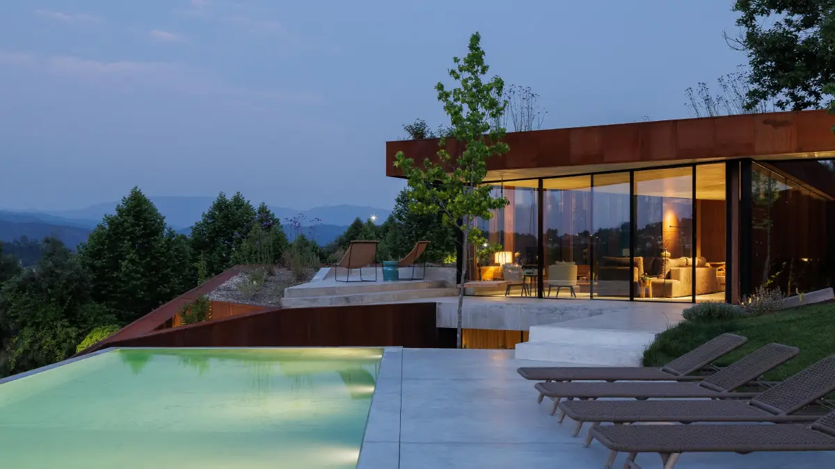 Casa Corten, a project by HPA Arquitetura e Investimentos, photographed by Ivo Tavares Studio. Casa Corten, a project by HPA Arquitetura e Investimentos, photographed by Ivo Tavares Studio.