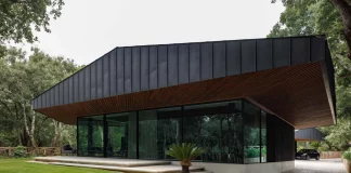 What Makes the CC House – Quinta dos Carvalhos a Masterpiece of Sustainable Portuguese Architecture? CC House – Quinta dos Carvalhos, by inception architects studio, recently photographed by Ivo Tavares