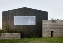 Janošík Headquarters and Showroom by Jakub Janošík